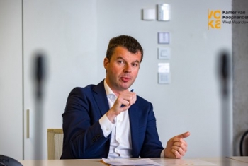  Bert Mons (Voka West-Vlaanderen) houdt warm pleidooi voor het dringend aantrekken van meer internationaal talent.